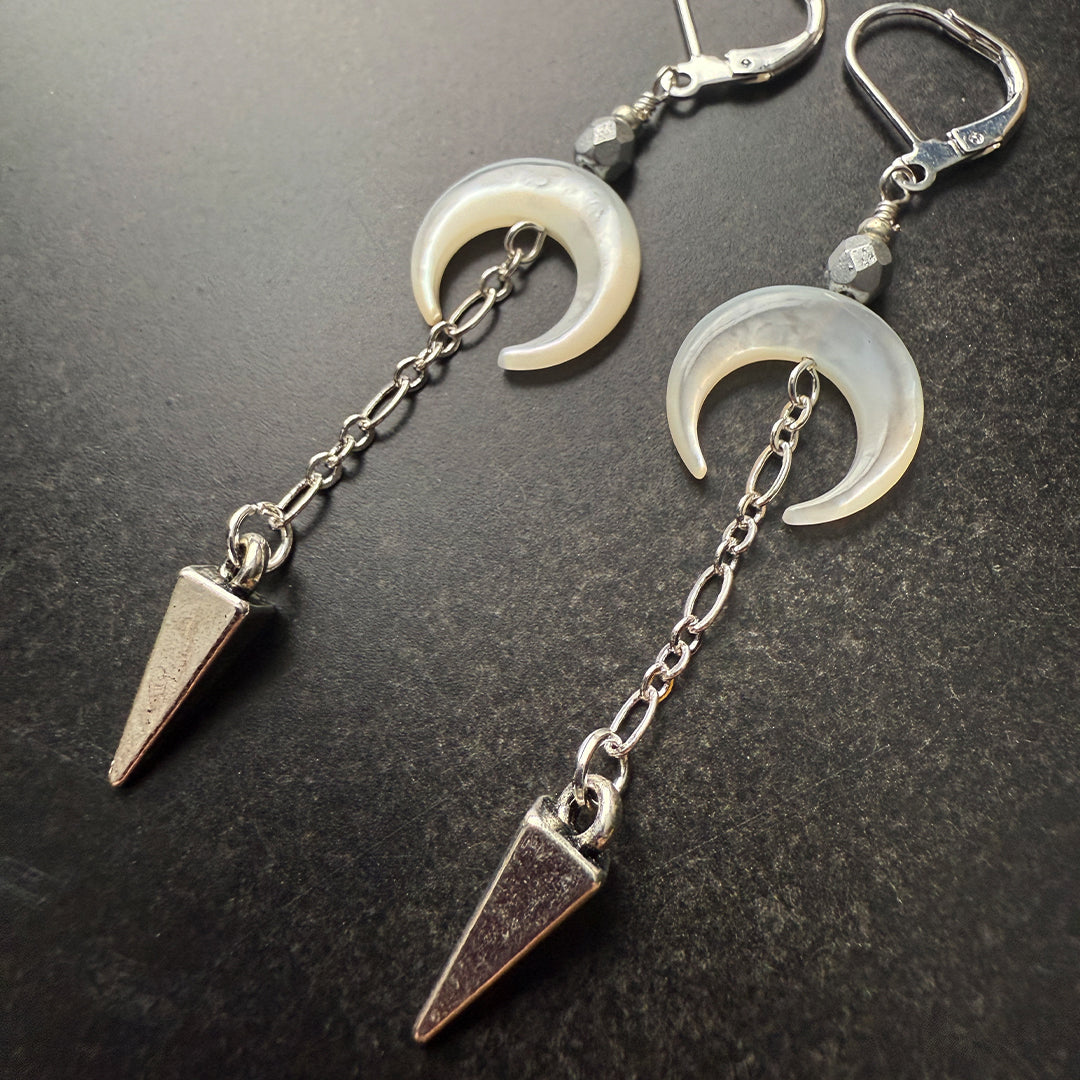 Pendulum Light Moon earrings