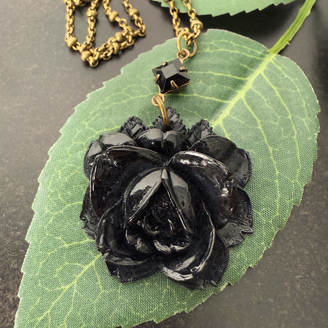 Retro Dark Rose Pendant Necklace