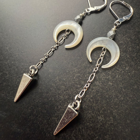 Pendulum Light Moon earrings