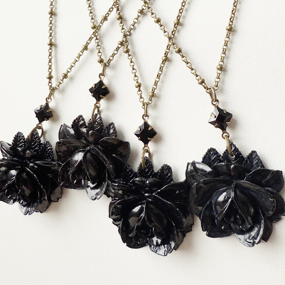 Retro Dark Rose Pendant Necklace