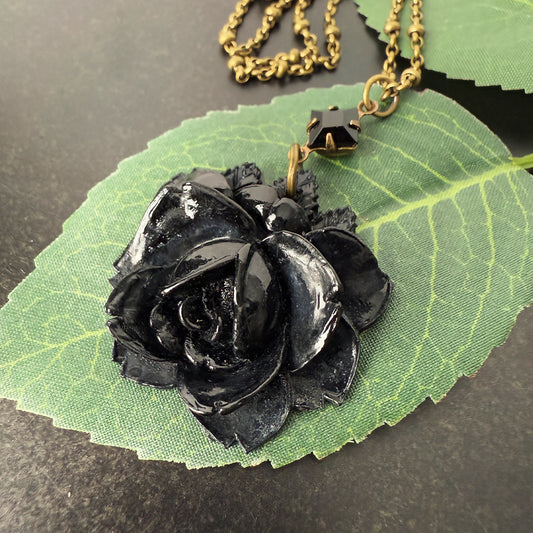 Retro Dark Rose Pendant Necklace
