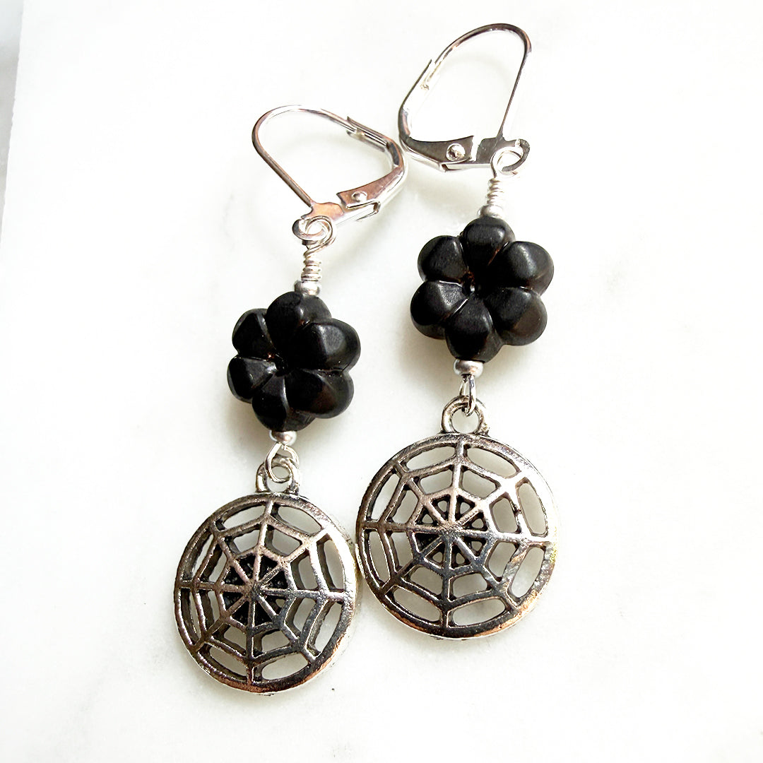 Spiderweb Black Daisy