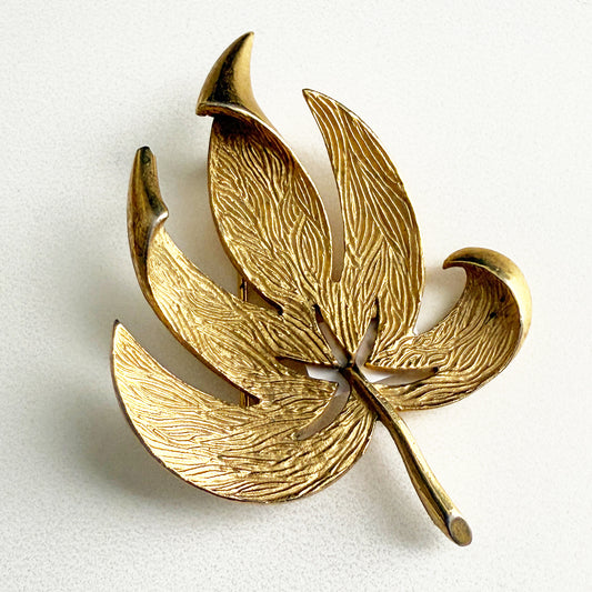 Vintage Gold Tone Leaf Pin