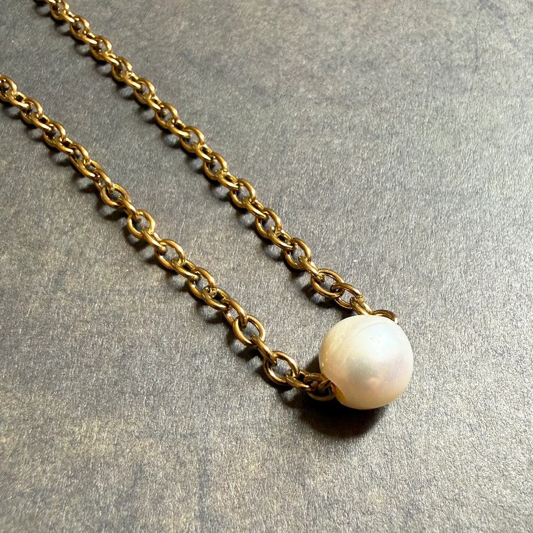 Floating Pearl Necklace
