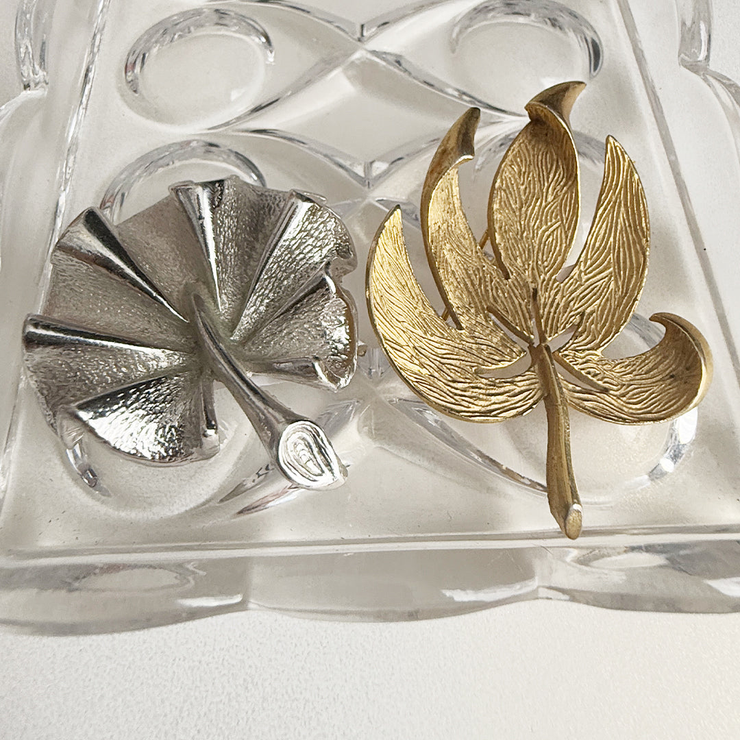 Vintage Gold Tone Leaf Pin